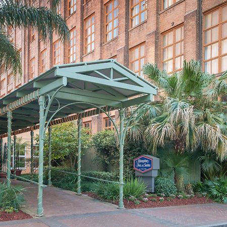 Hampton Inn And Suites New Orleans Convention Center Exterior foto